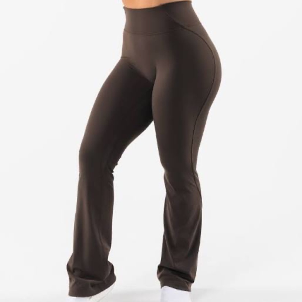 Alphalete Aura Flare Cashmere in Size Small